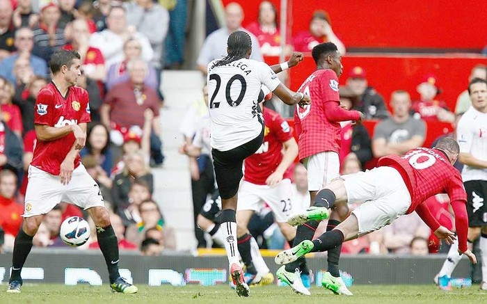 Nhưng không may thay cho Man United, dù chỉ được vào sân ở hiệp 2 nhưng Rooney đã gặp phải một chấn thương khá nghiêm trọng do đinh giầy của Hugo Rodallega gây nên...